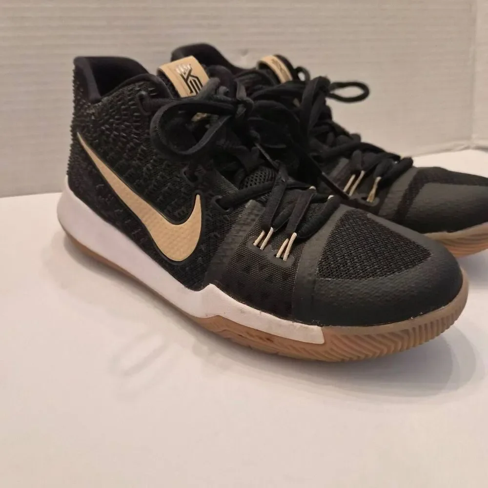 Nike Kyrie Unisex Indoor Basketball Shoes: Size Y5: Great condition, worn 2x